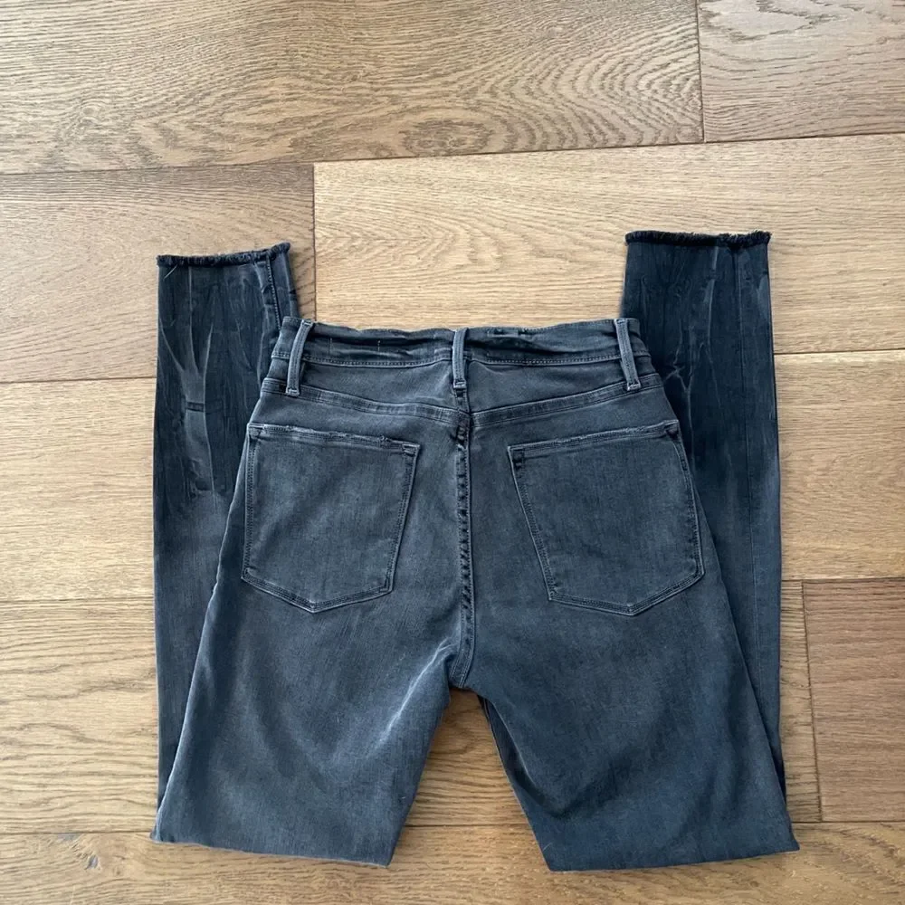 Frame Le High Skinny in Grey Whisker